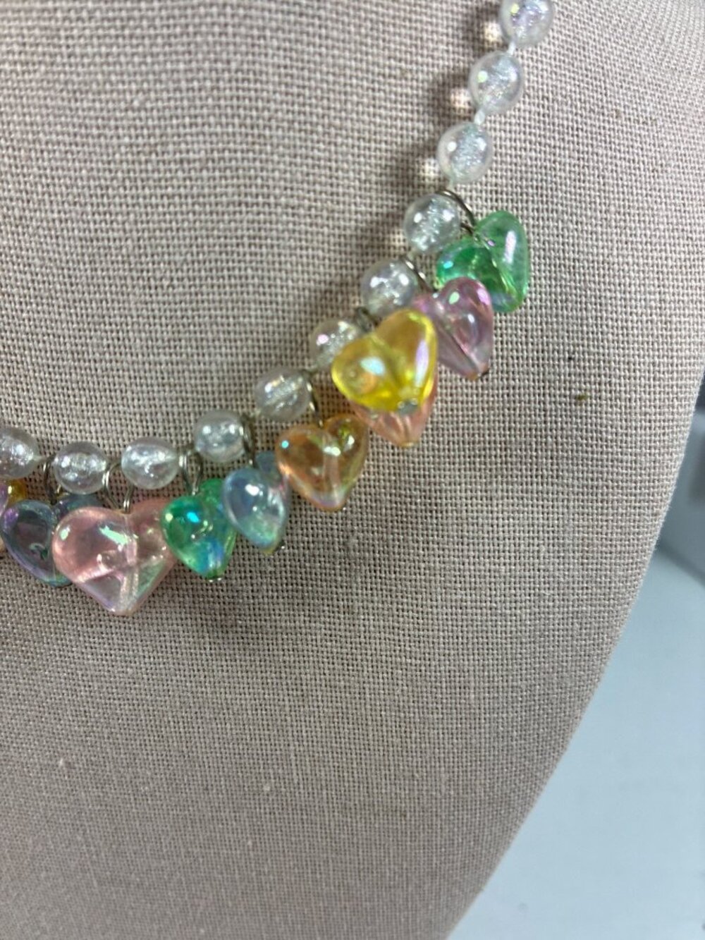 Vintage Y2K Faux Pearl Necklace Colorful Heart Charms 15 Inch - Picture 2 of 6